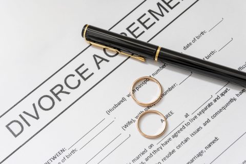 divorce-agreement-with-golden-rings