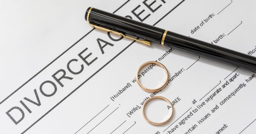 divorce-agreement-with-golden-rings